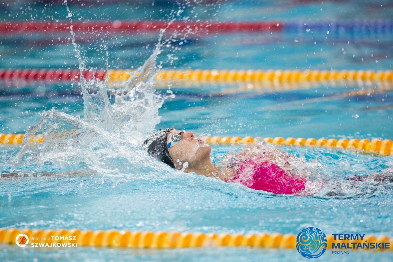 Instruktor Emilia na zawodach pływackich